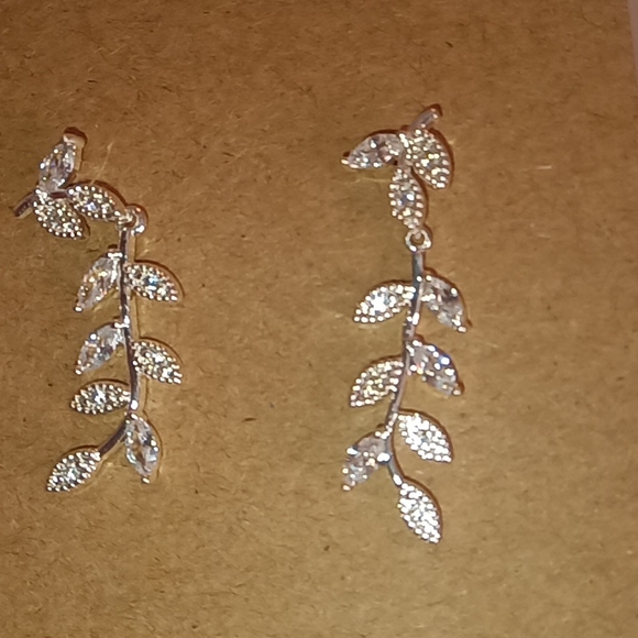 woman's earrings - Picture 2 of 6